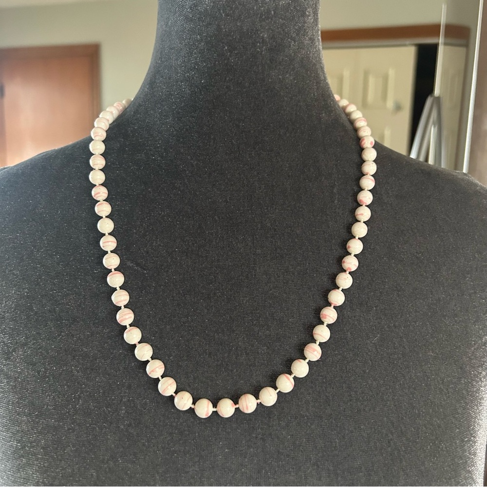 Elegant Cream Beaded Necklace